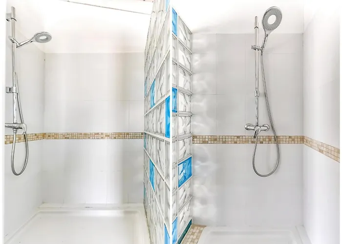 Casa Leo * أذيخي